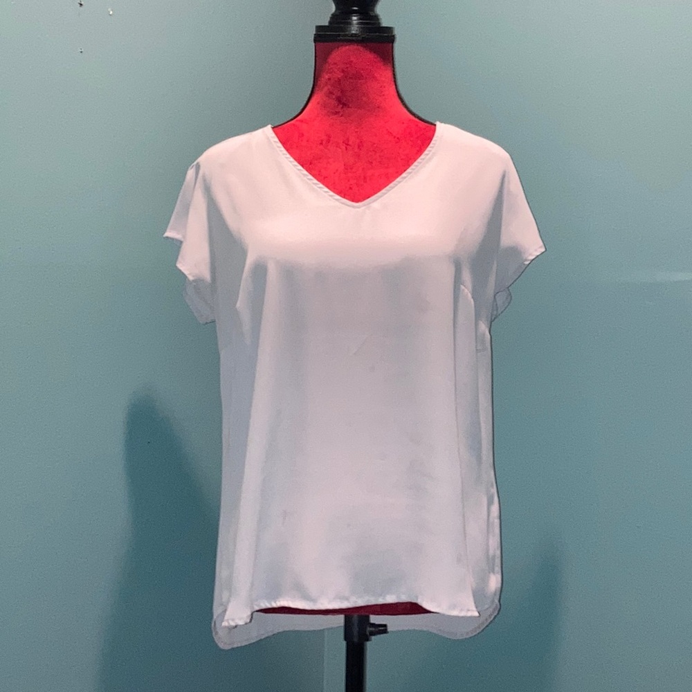 Maunces Soft Gray Top Size Medium